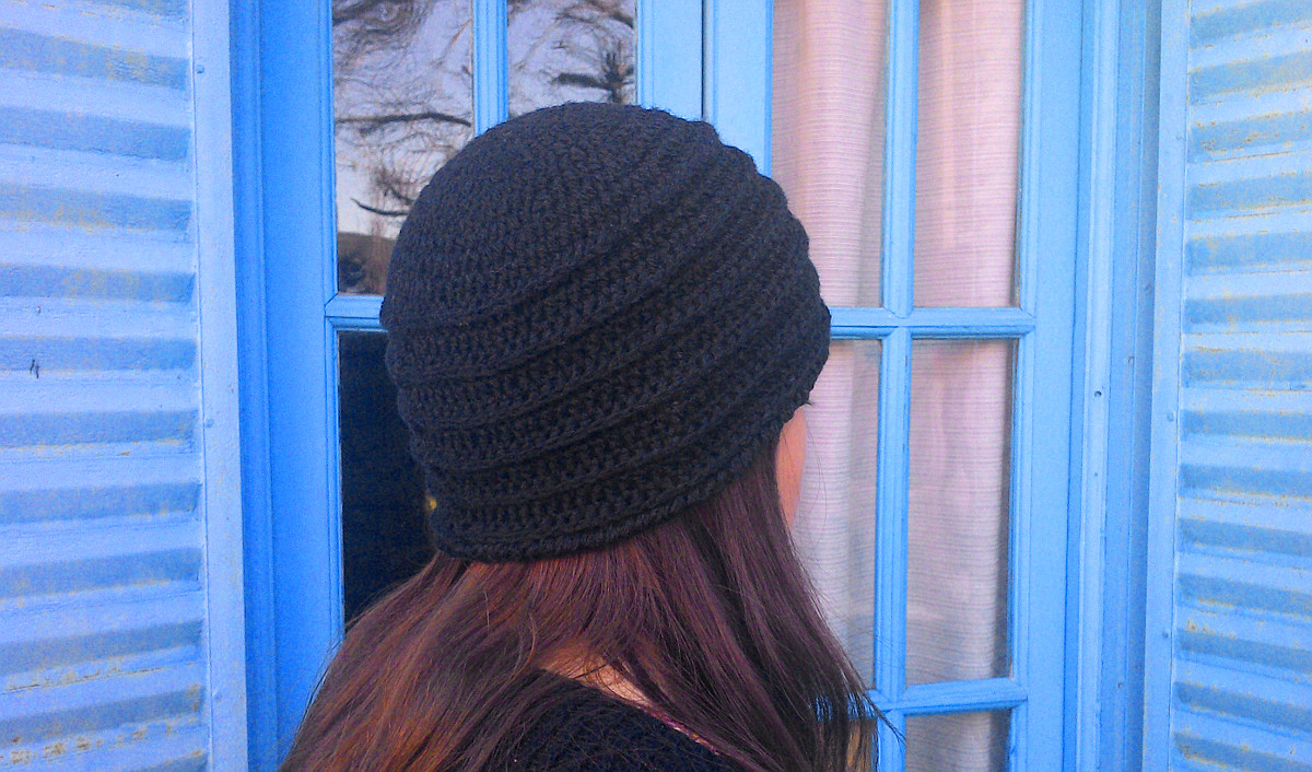 Gorro Negro para Mujer en Tejido Crochet (Ganchillo