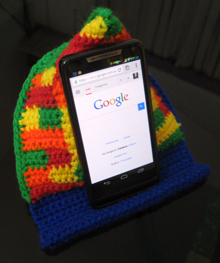 Almohadilla para smartphones tejida a crochet